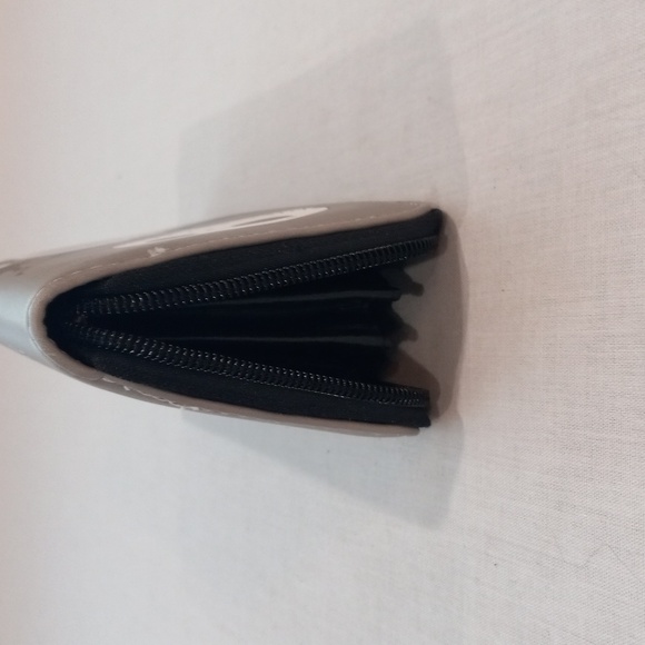 Women's Wallet - Picture 6 of 12